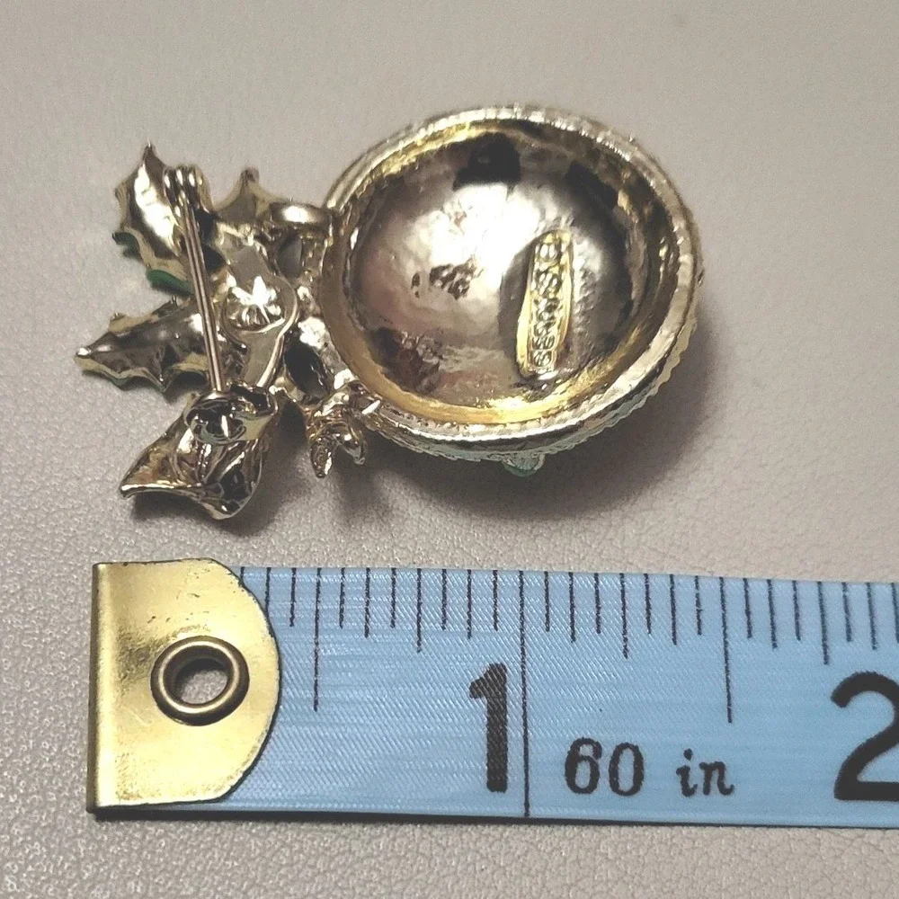 Vintage GERRY'S Gold Tone Christmas Ball Ornament Green Holly‎ Enamel Brooch Pin